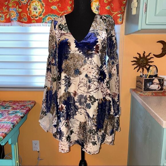 ANTHROPOLOGIE LINE & Dot - Picture 1 of 13
